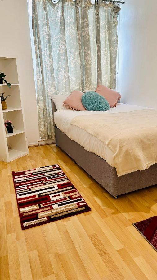 Whites Inn Лондон Екстериор снимка